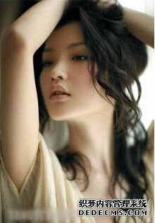 ����Ů�ı�����ǰ��